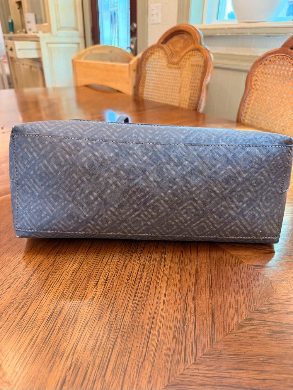 Liz Claiborne spacious tote